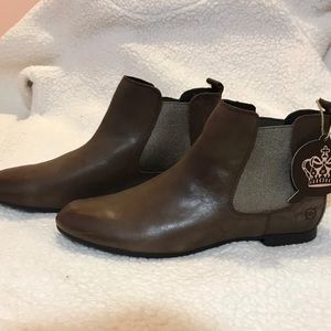 Born ankle boots 🥾